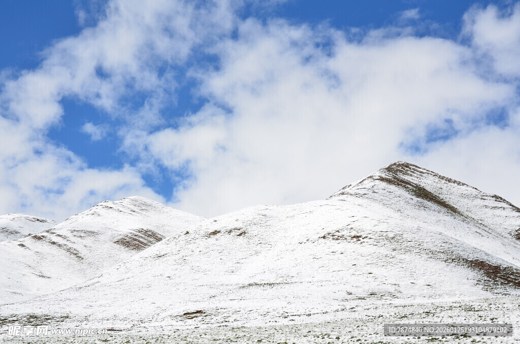 雪山蓝天壮丽自然景观