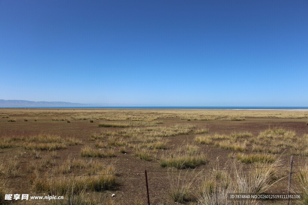 广袤草原上的开阔蓝天