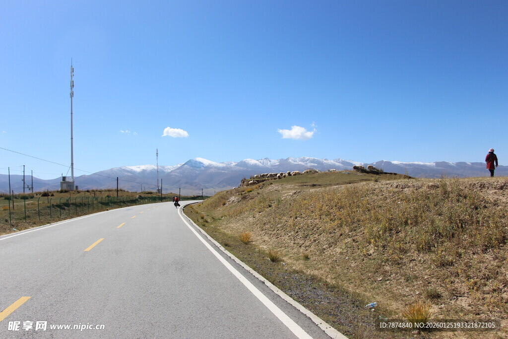 公路边的开阔风景