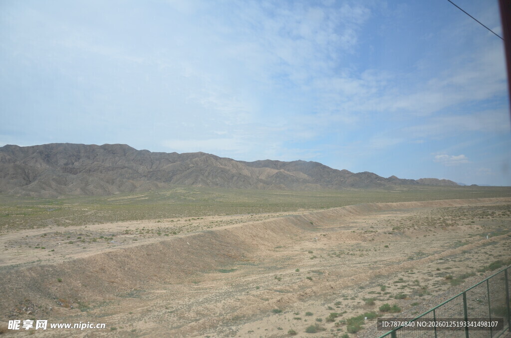 广袤荒凉的野外风景