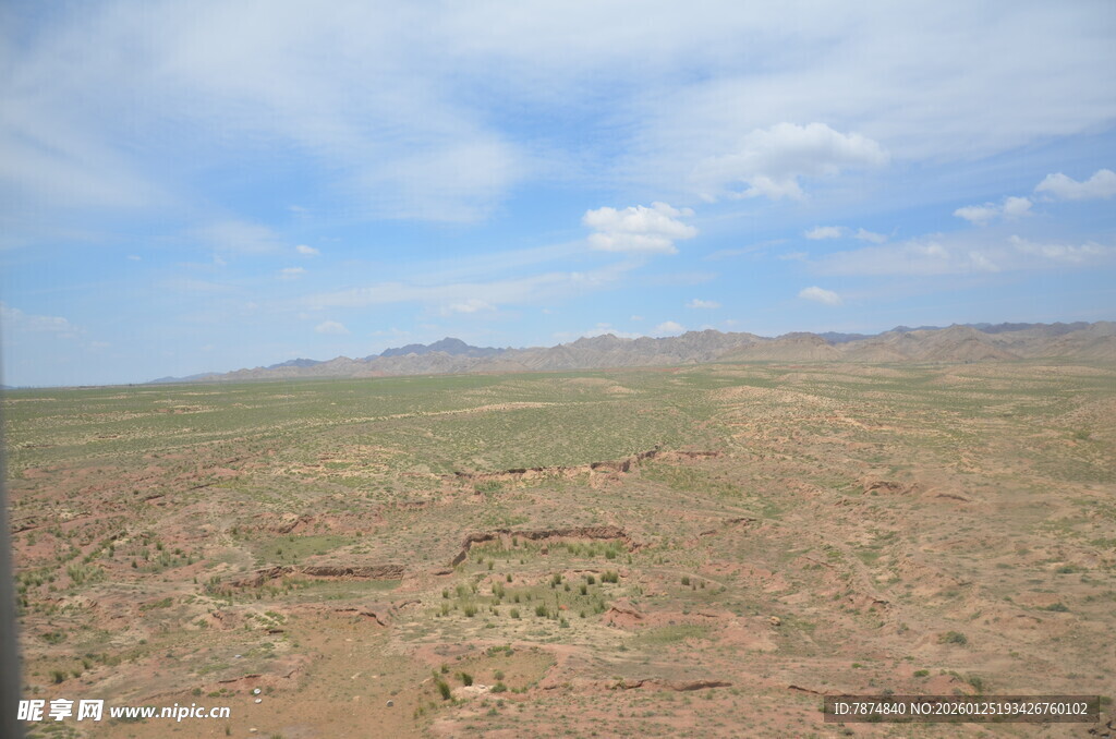 广袤荒凉的开阔原野