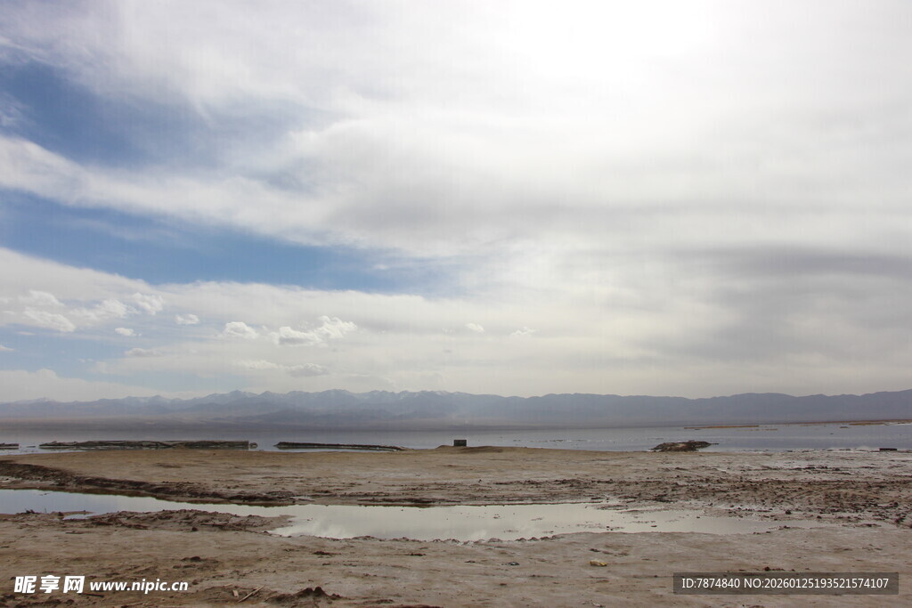 海边风光 晴朗天空下的滩涂