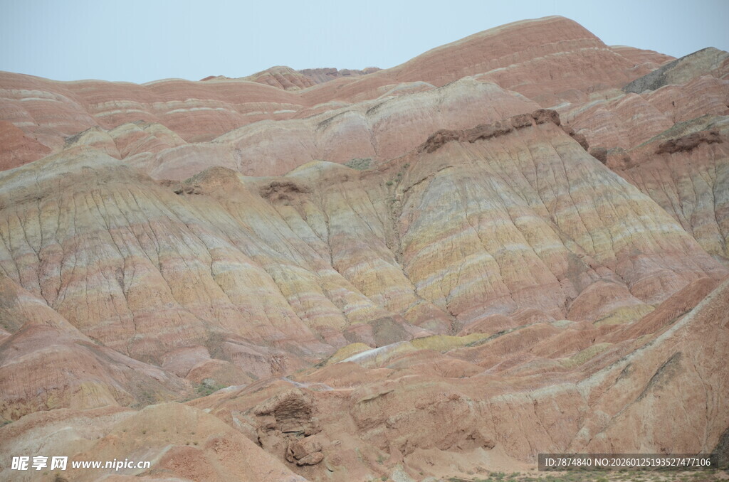 七彩斑斓的壮丽丹霞地貌