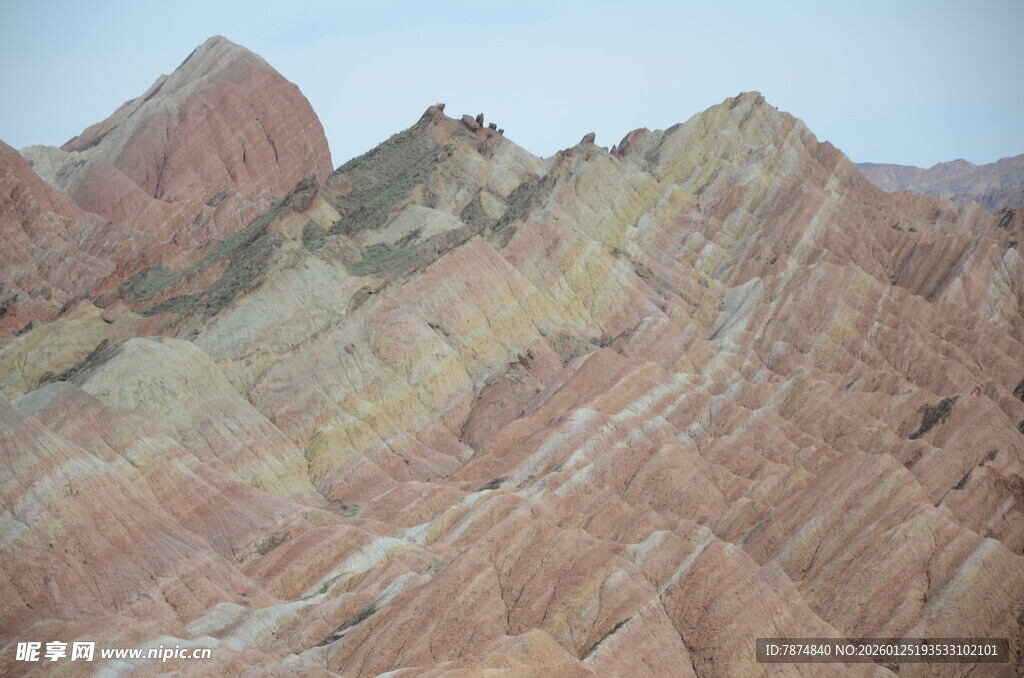 七彩斑斓的壮丽丹霞地貌
