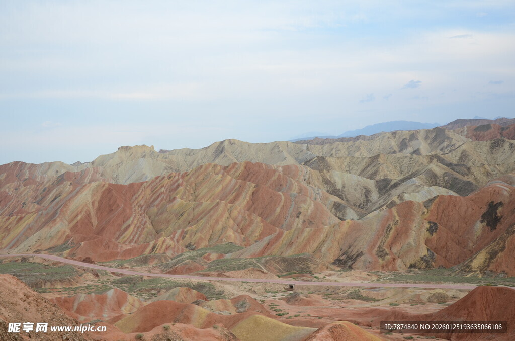 七彩斑斓的壮丽丹霞地貌