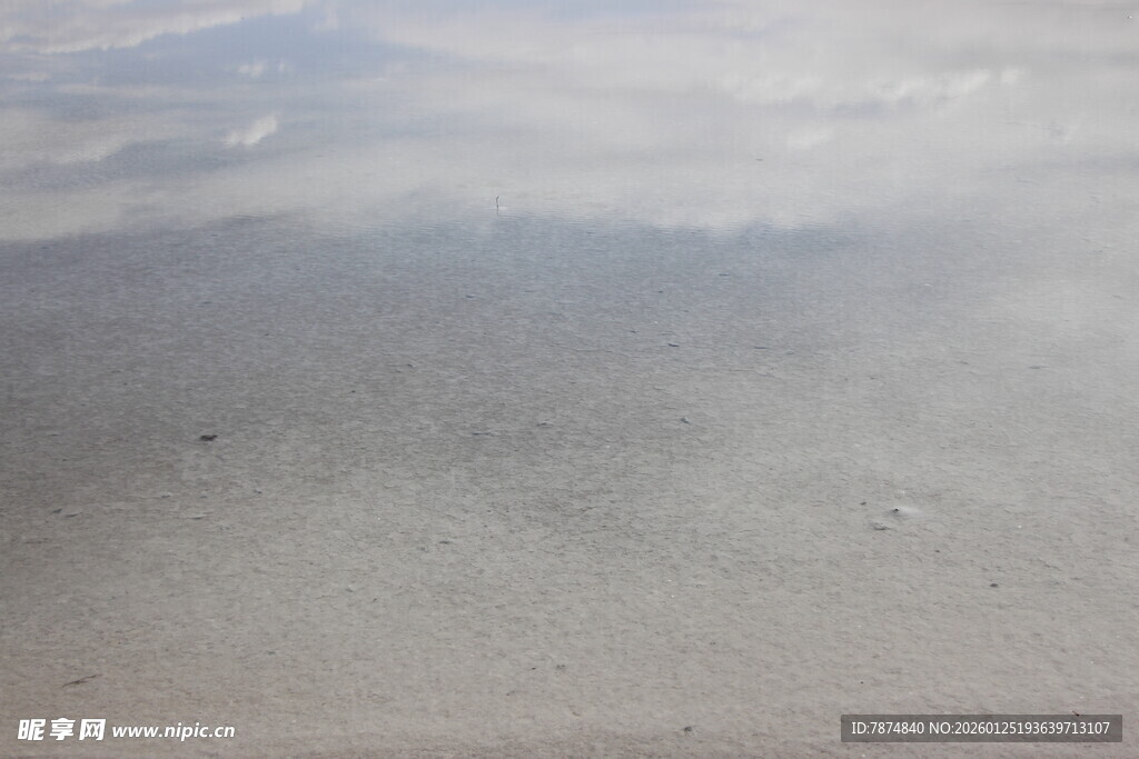 地面尘土飞扬场景