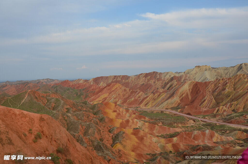 五彩斑斓的壮丽山地景观