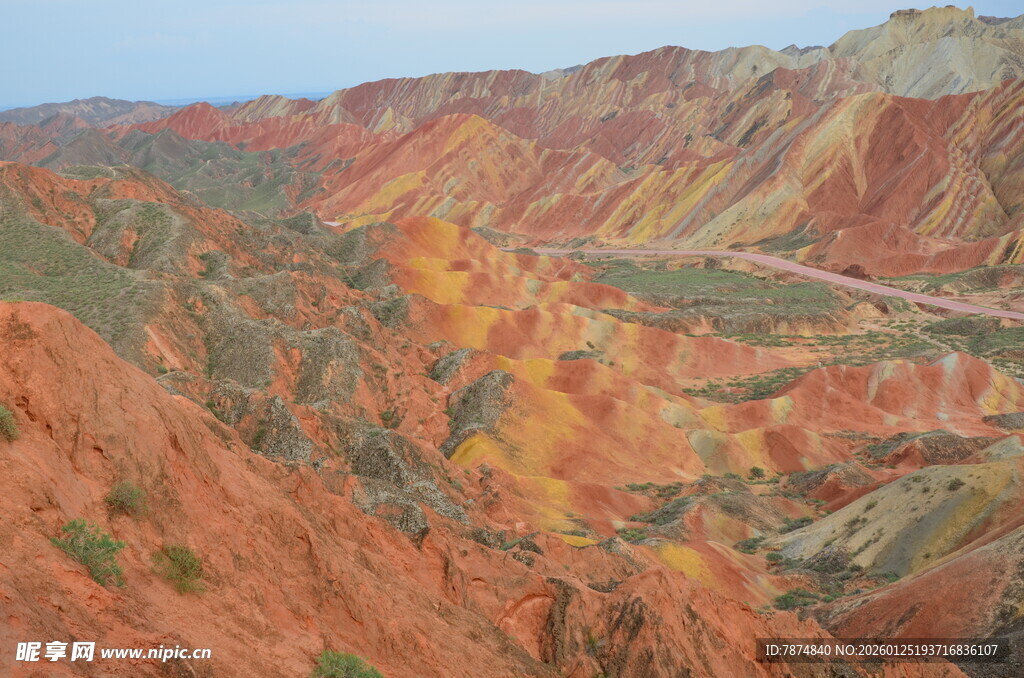 七彩斑斓的壮丽丹霞地貌