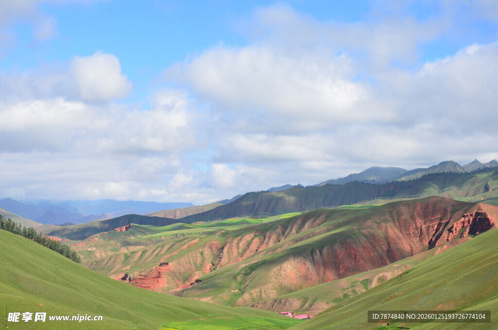 壮美多彩的山地草原景观