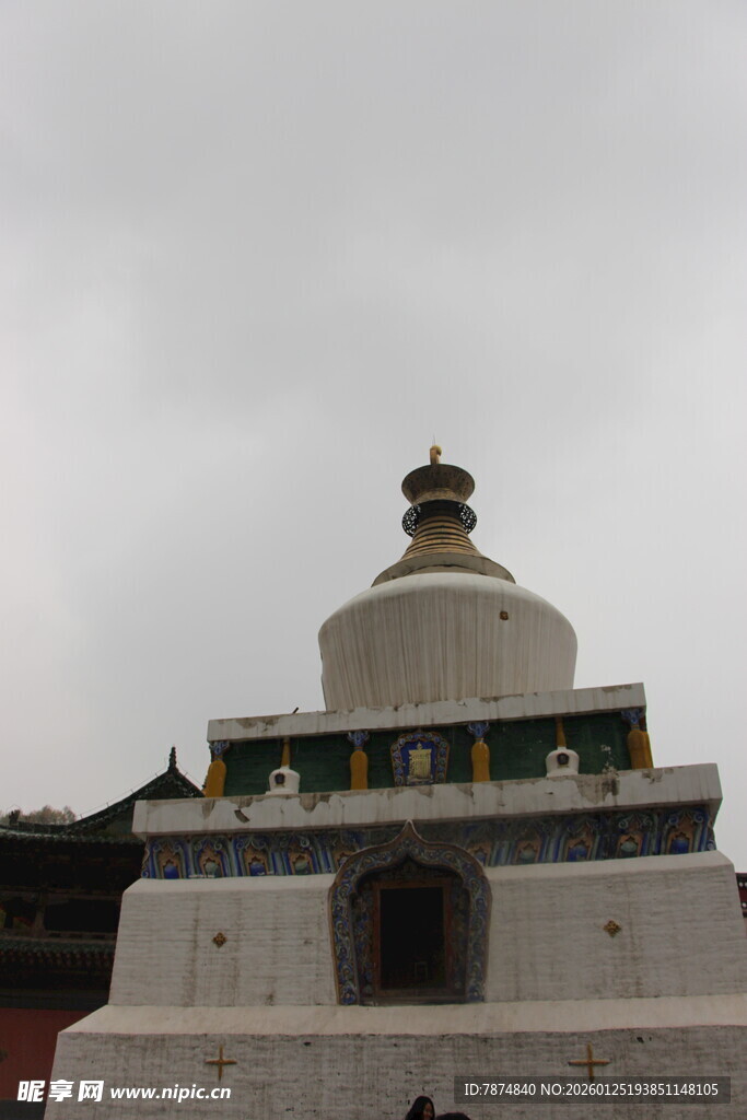 藏式白塔建筑风貌