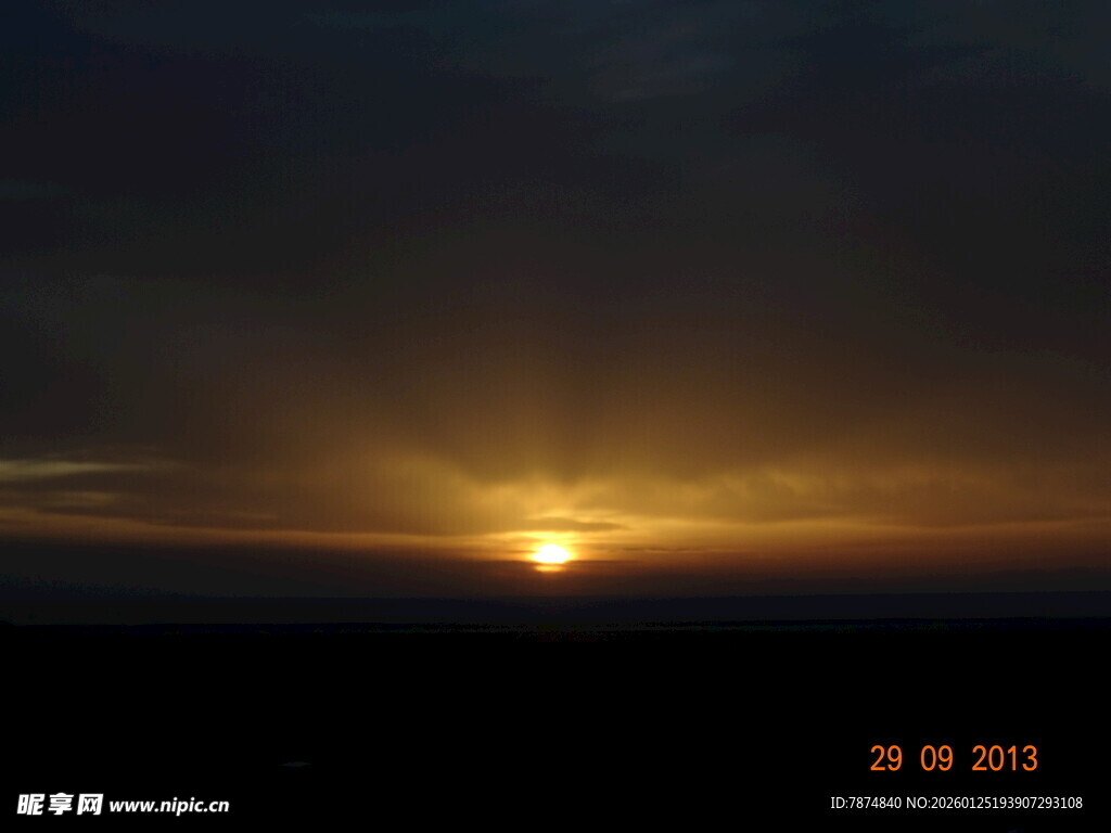 日落时分的壮丽天际线