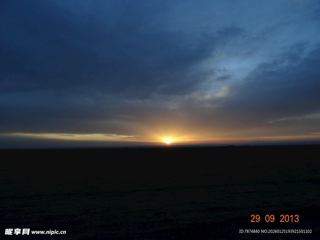 草原上的壮丽日出美景