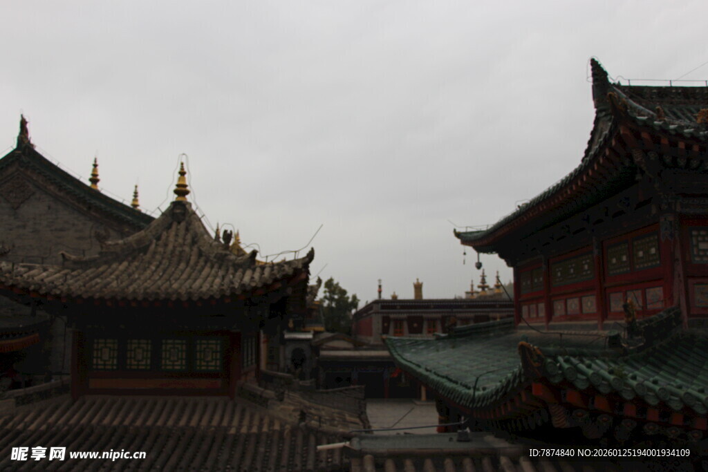 中式古建筑群屋顶景观