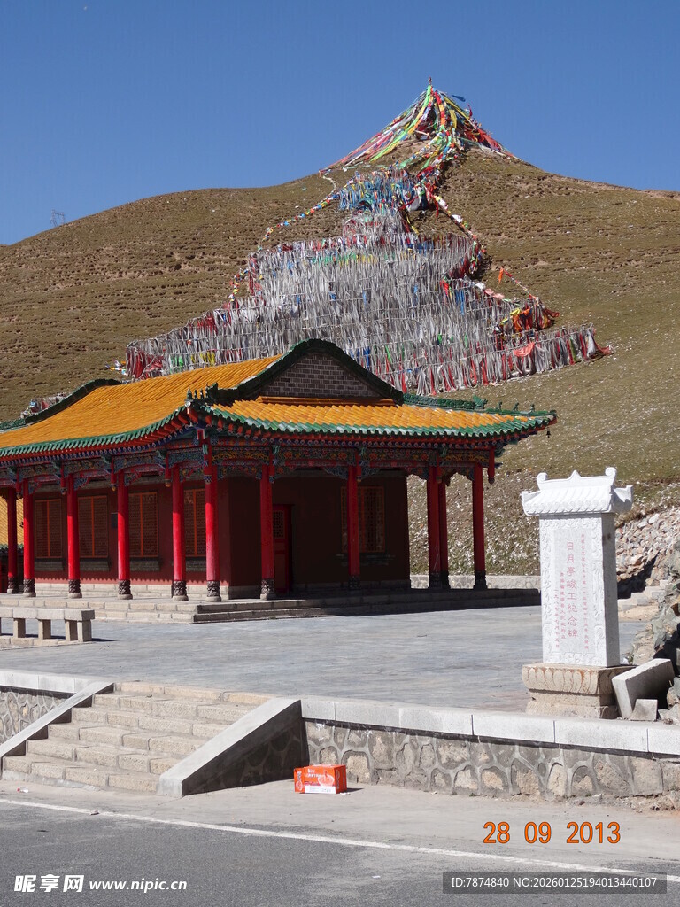 草原上的传统建筑景观