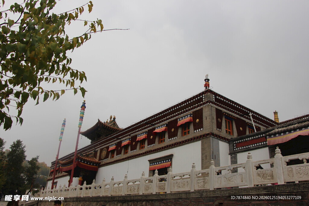 中式古建筑庙宇外观