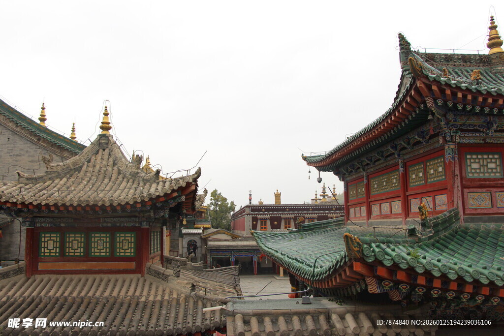 中式古建筑群屋顶景观