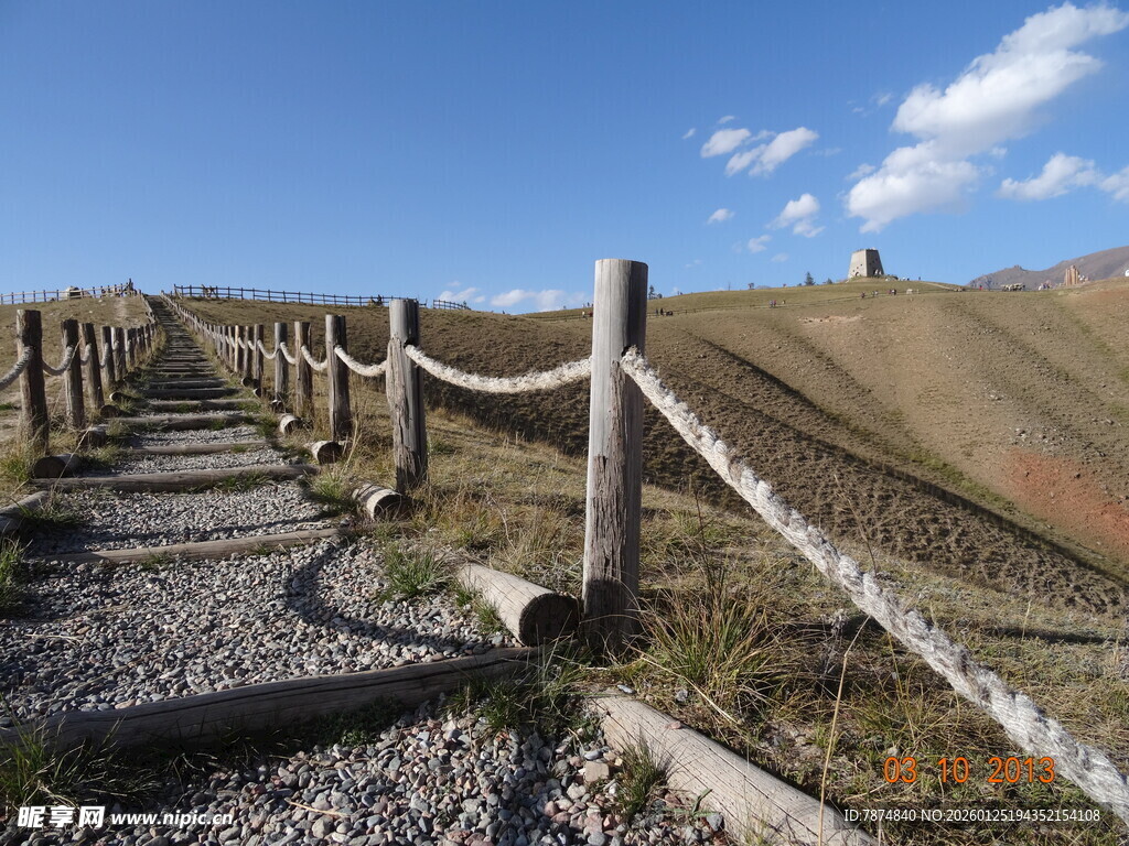 山间木栏步道风景