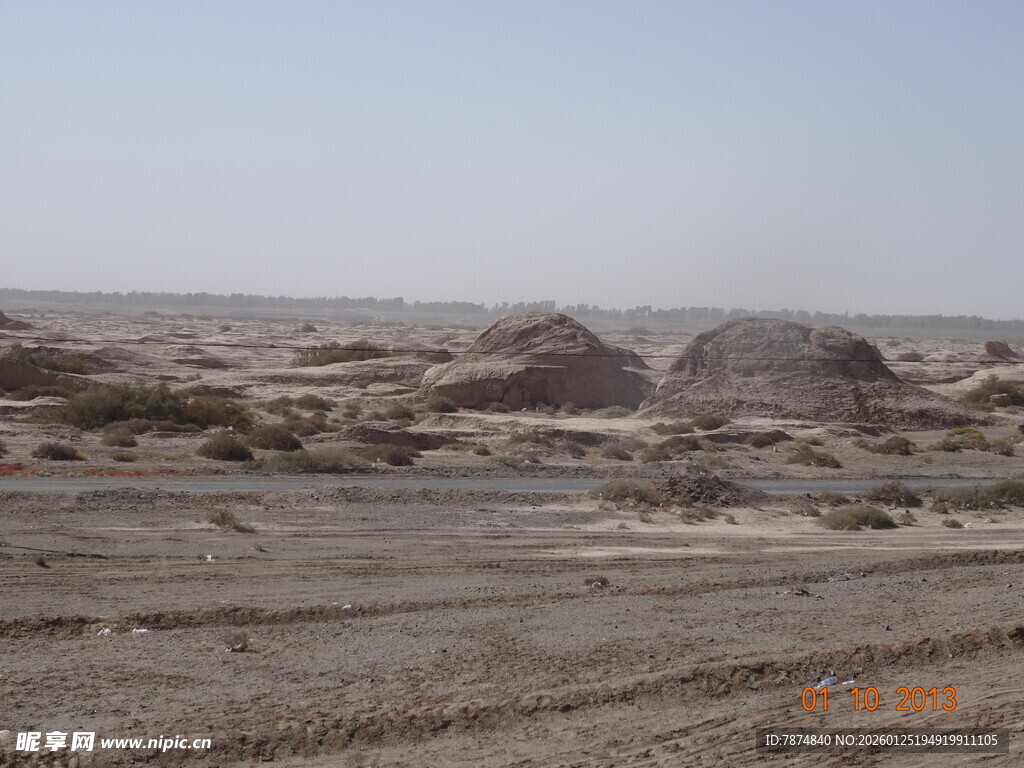 荒凉沙漠中的独特地貌