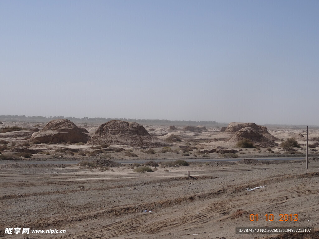 荒凉沙漠地貌景观