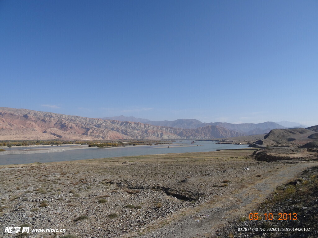 荒漠中的宁静水域