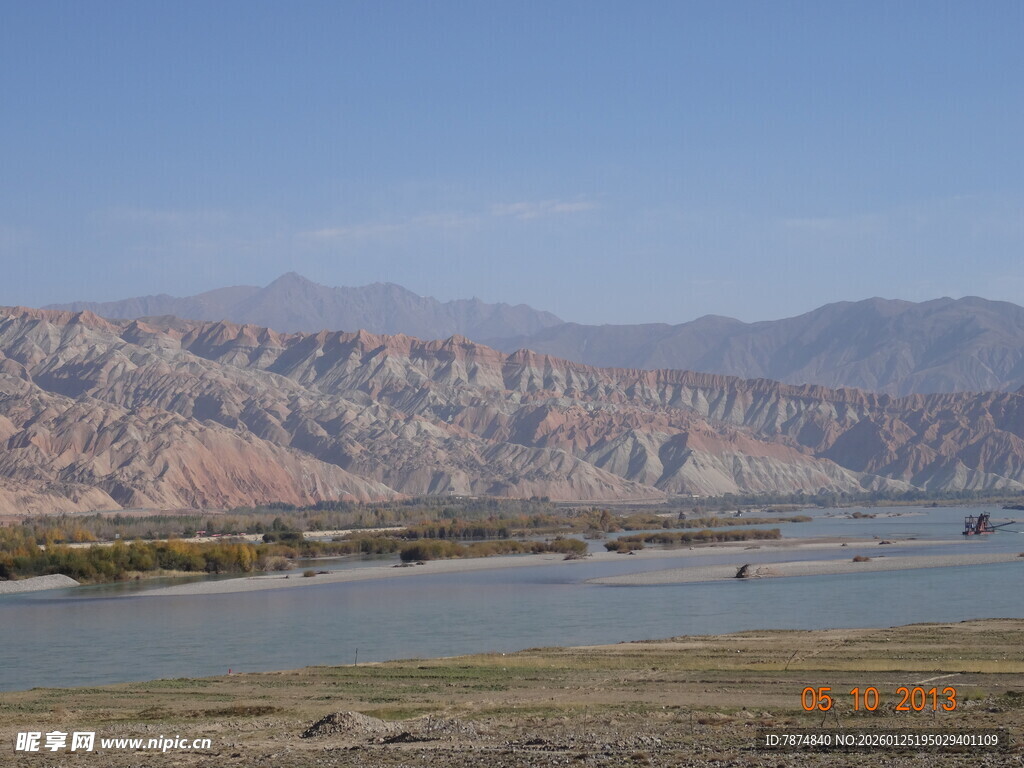 壮丽山河间的辽阔水域