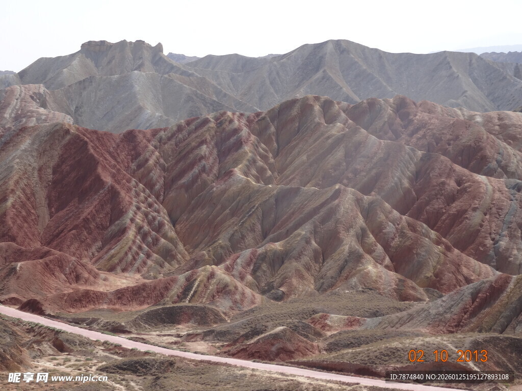 七彩斑斓的壮丽丹霞地貌