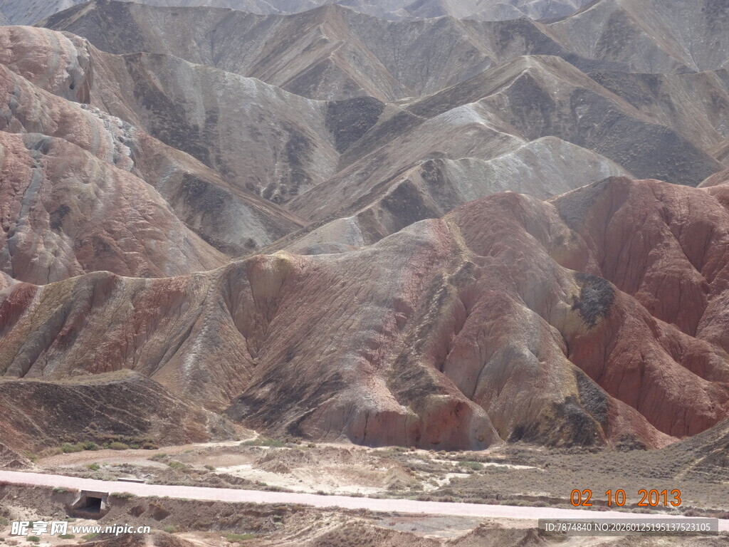 七彩斑斓的壮丽丹霞地貌