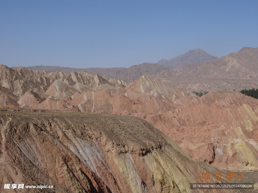 七彩山峦 壮美自然景观