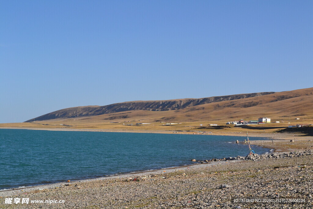 湖畔风光 宁静的蓝色水域