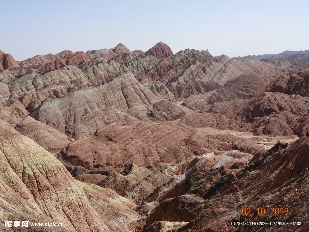 七彩斑斓的壮丽丹霞地貌