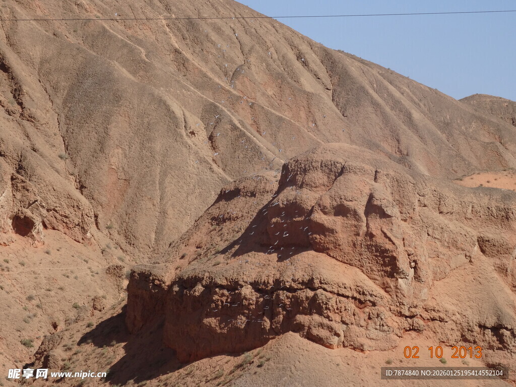 壮丽沙漠山丘景观