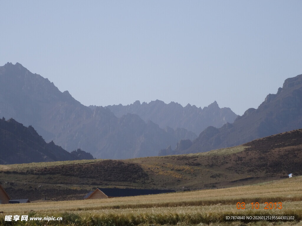 广袤山野间的壮丽风光