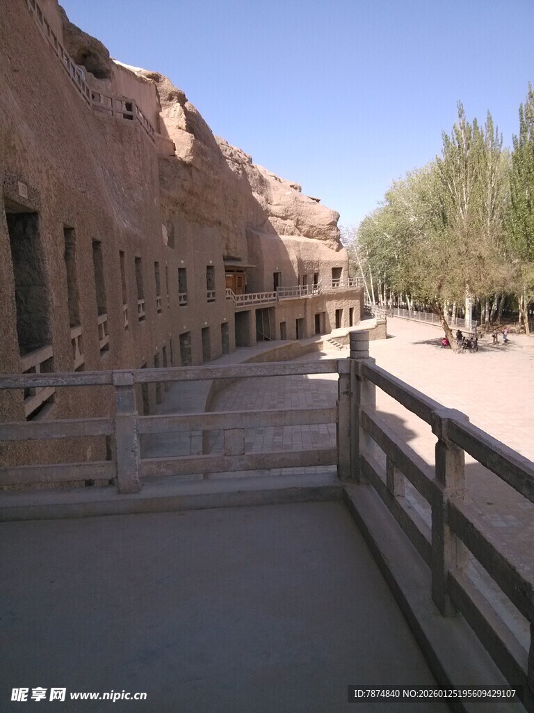敦煌石窟外景
