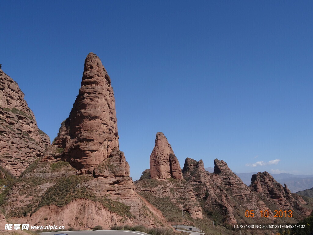 奇特壮观的丹霞地貌山峰