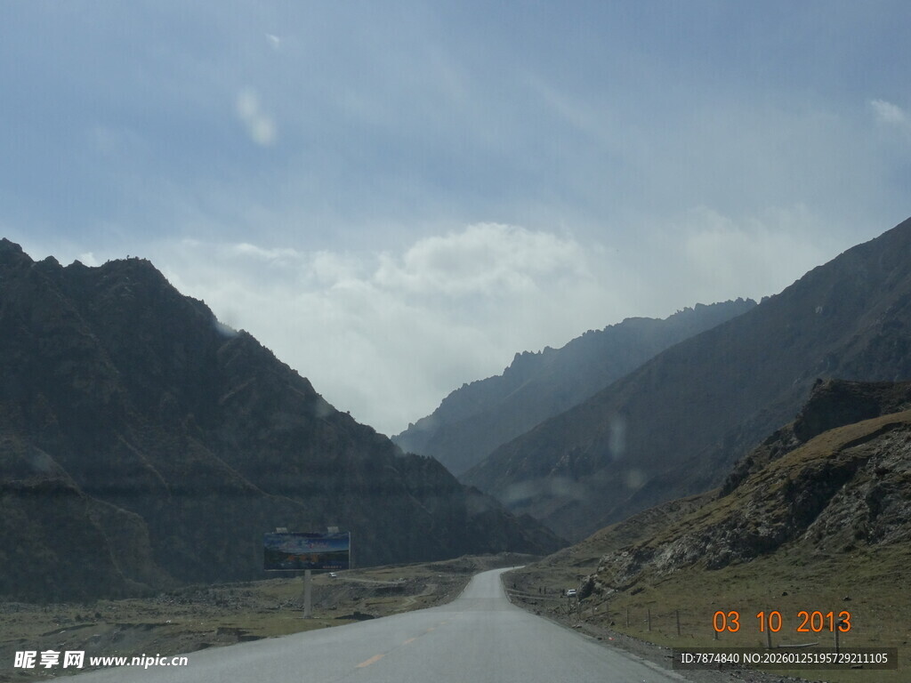 山间公路 开阔壮丽风景