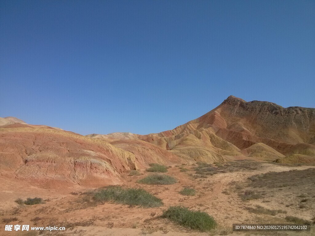 七彩斑斓的壮丽荒漠景观