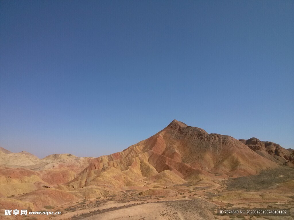 壮丽多彩的沙漠山丘景观