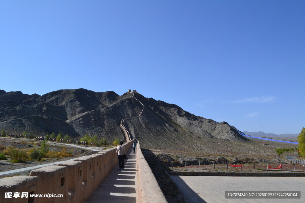 山间栈道 领略自然之美