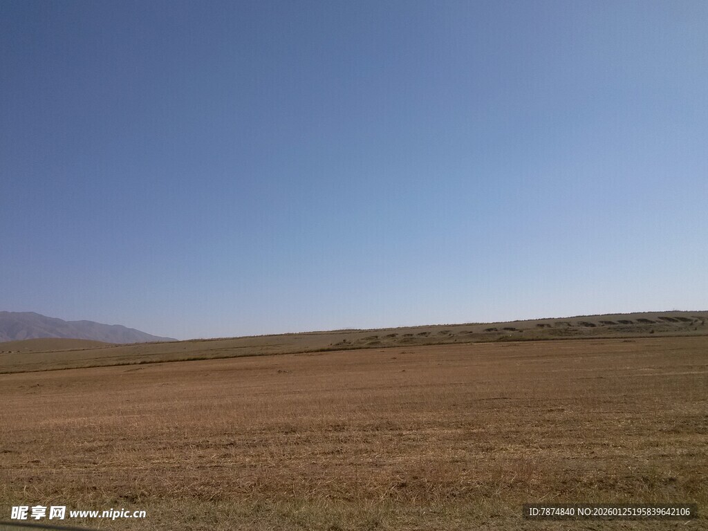 广袤荒原蓝天景