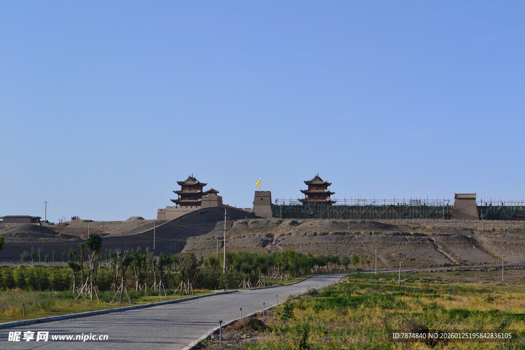 古城墙边的开阔风景