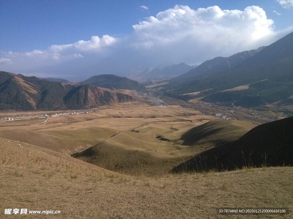 广袤山野间的壮丽风光