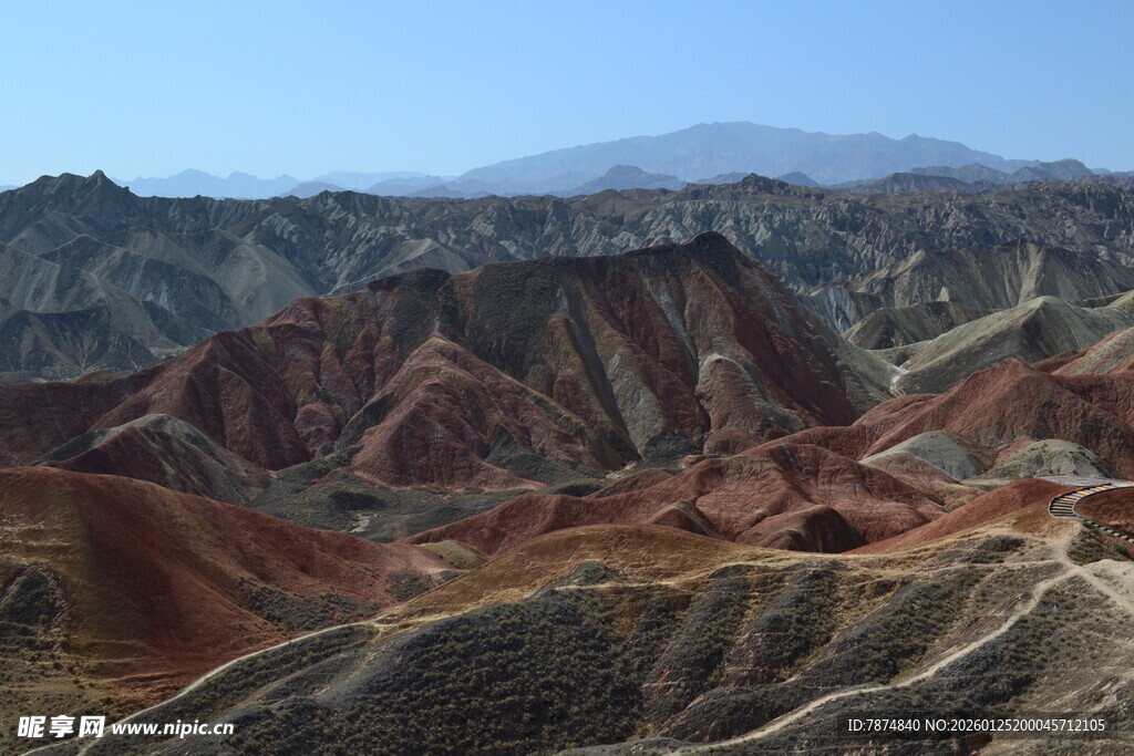 七彩丹霞地貌壮丽景观