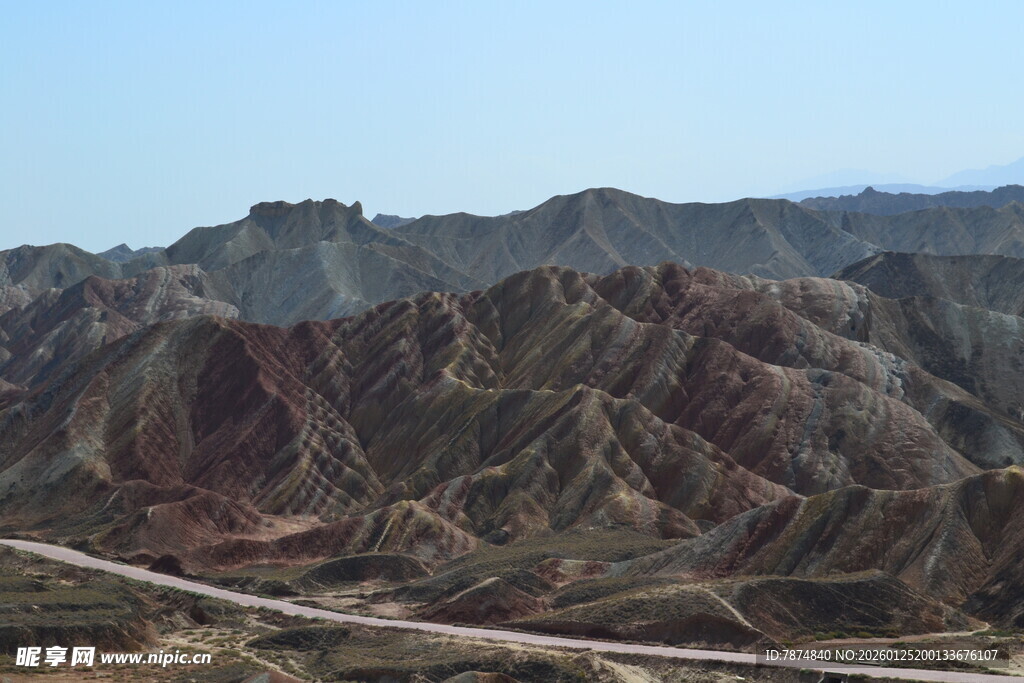 七彩斑斓的壮丽丹霞地貌