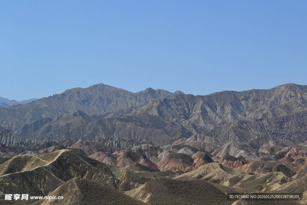 壮丽多彩的连绵山脉