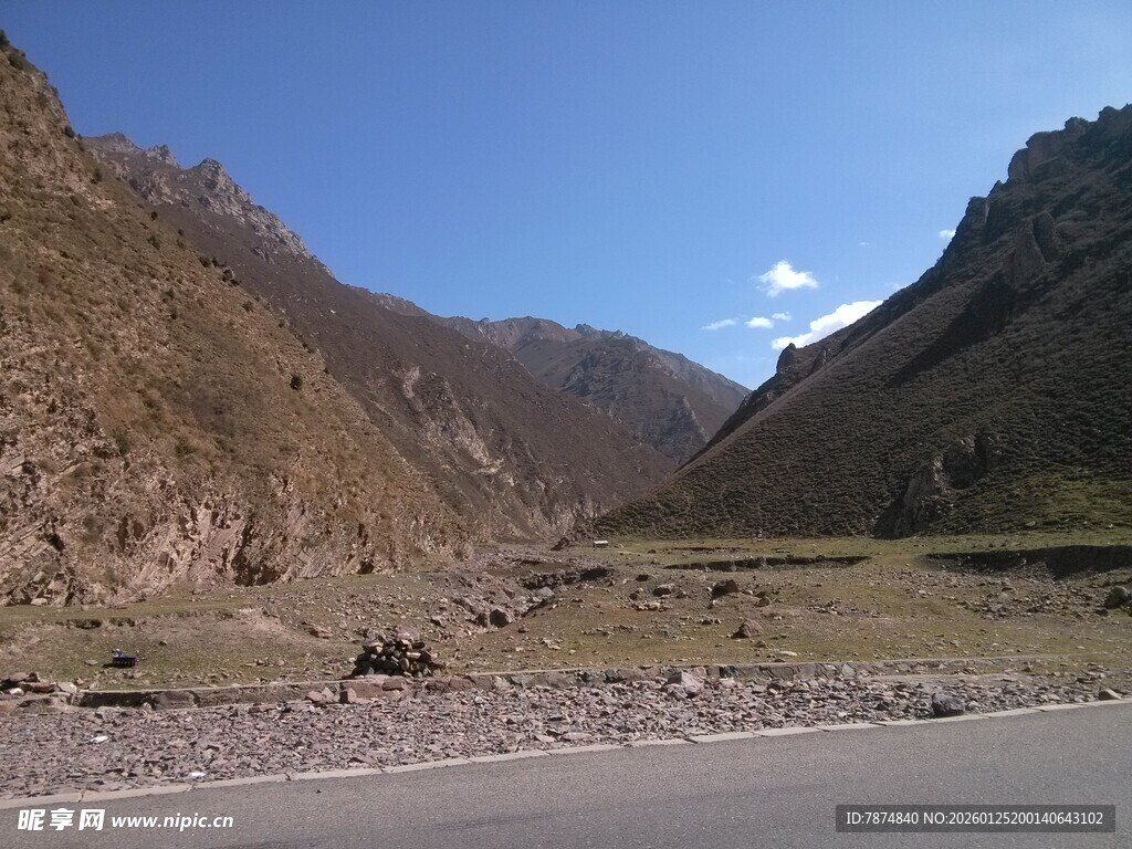 山间公路景色优美