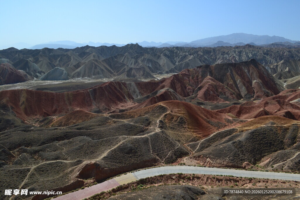 七彩丹霞地貌景观