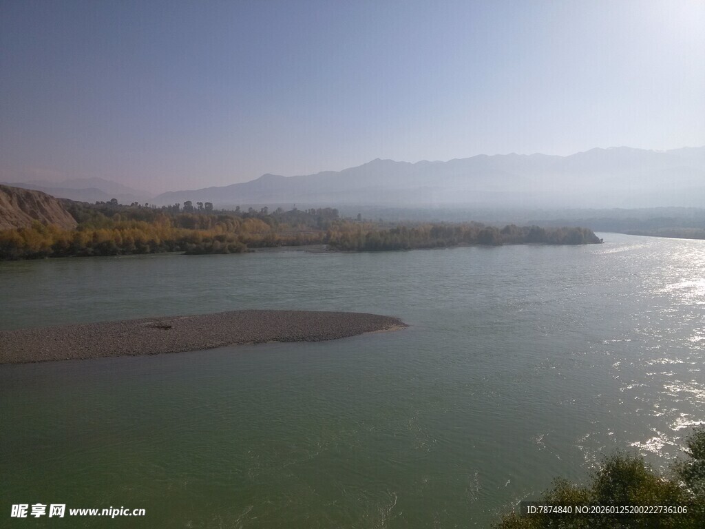 壮阔湖泊河岸风光景色