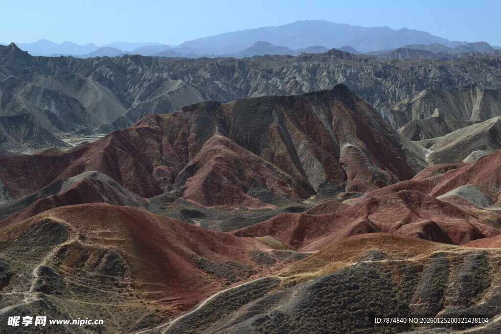 七彩丹霞地貌壮丽景观