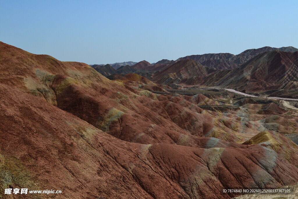 七彩斑斓的壮丽丹霞地貌