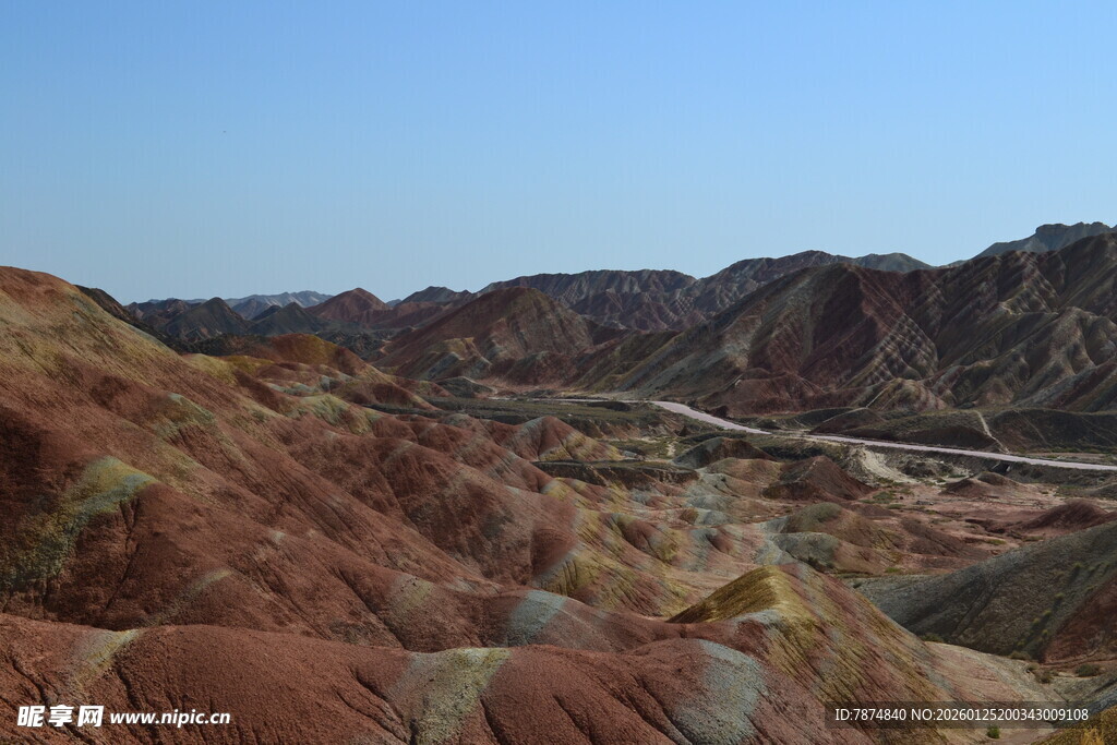 七彩斑斓的壮丽丹霞地貌